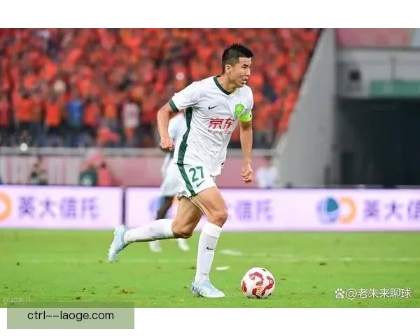 王刚代表国安对阵山东泰山比赛中多根肋骨骨折受重伤